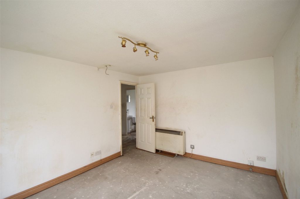 Property photo 3 of 10 Living Room