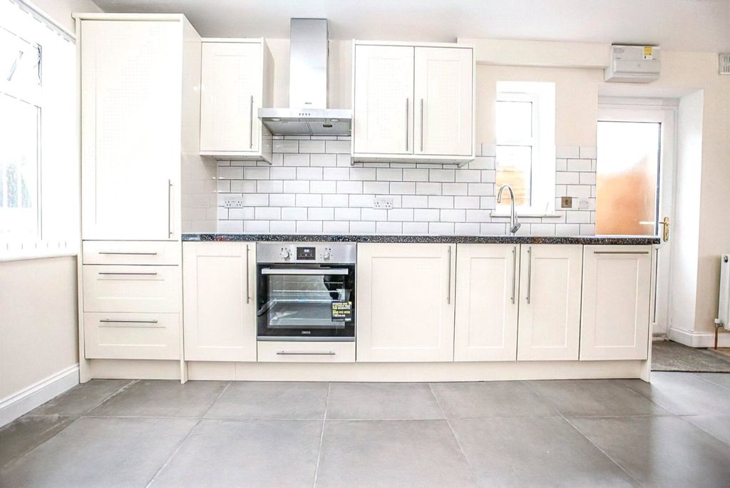 Property photo 3 of 8 Picture No. 03