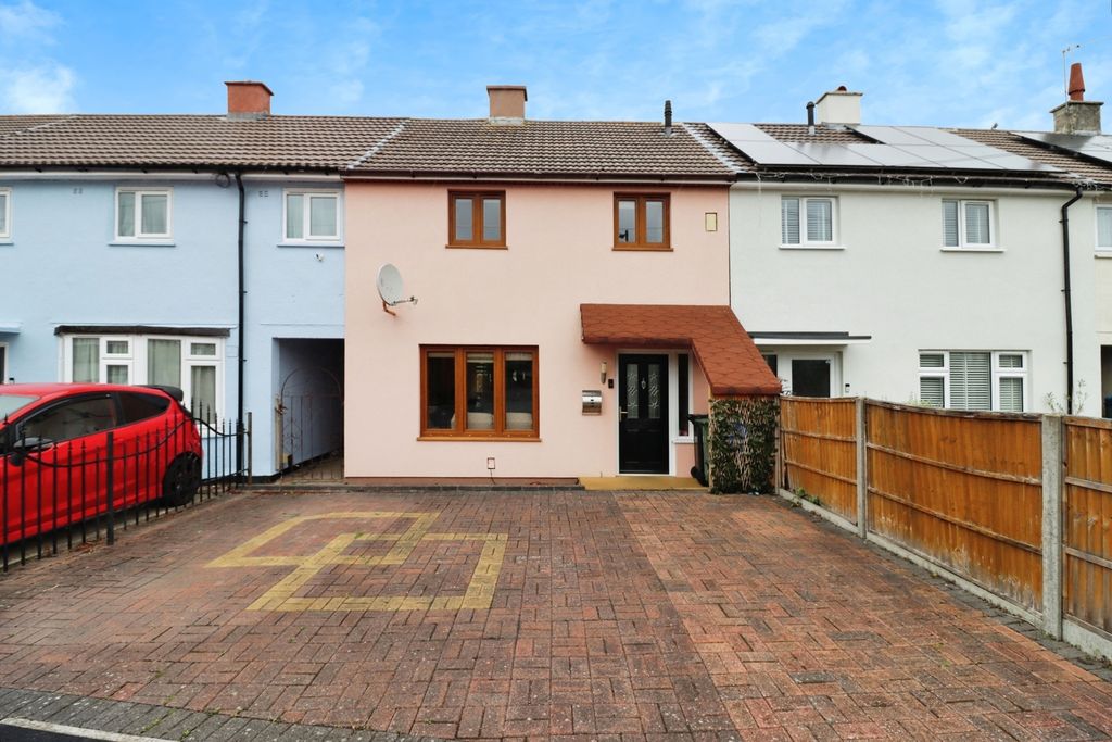 Property photo 2 of 17 Front Aspect