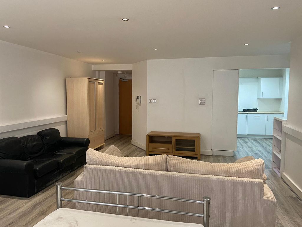 Property photo 2 of 6 Fnqr6268