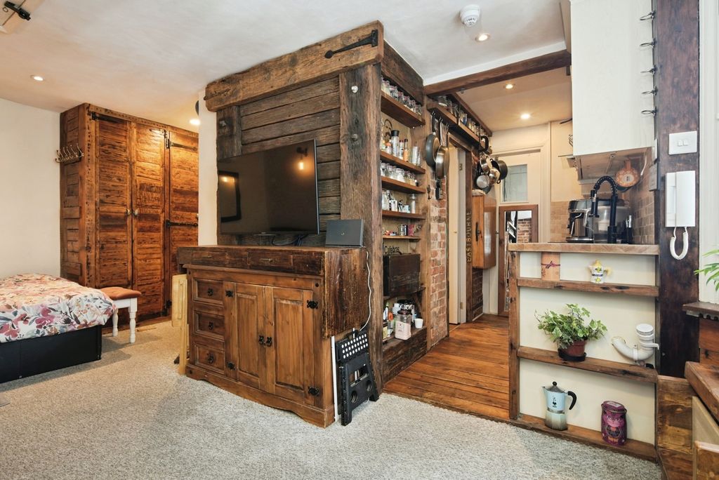 Property photo 3 of 17 Pbox-Img.Jpg