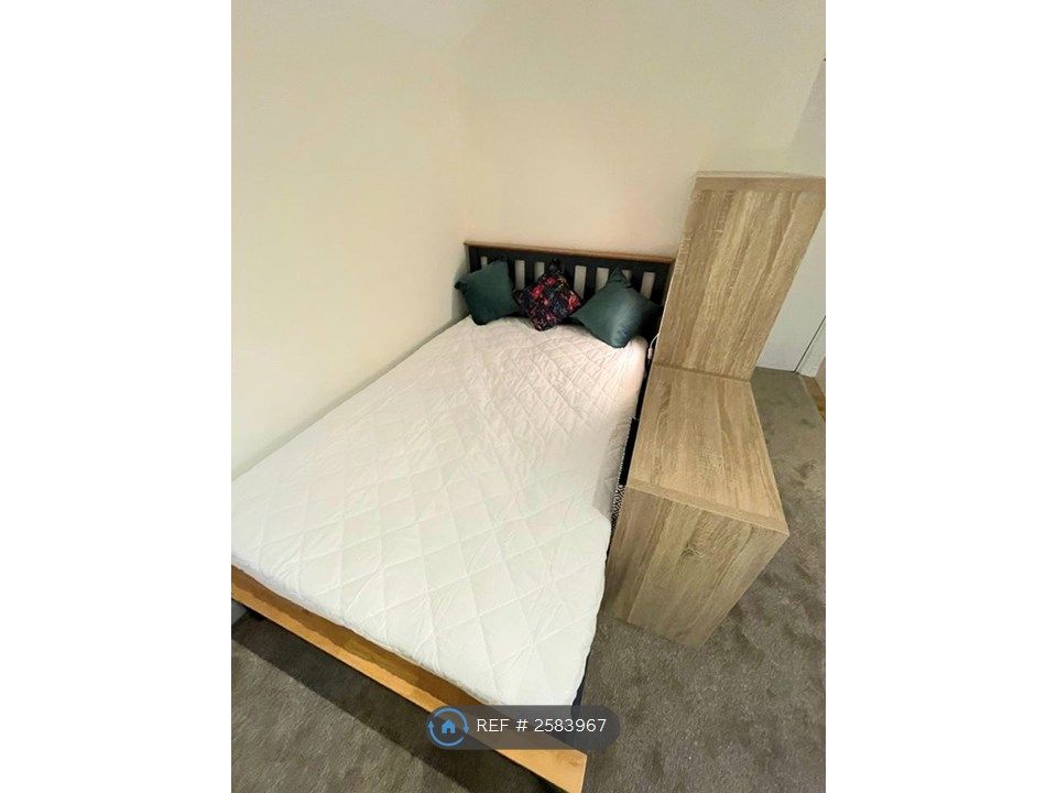 Property photo 2 of 5 Lifting Bed With Storage Under
