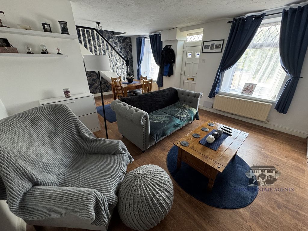Property photo 3 of 15 Lounge