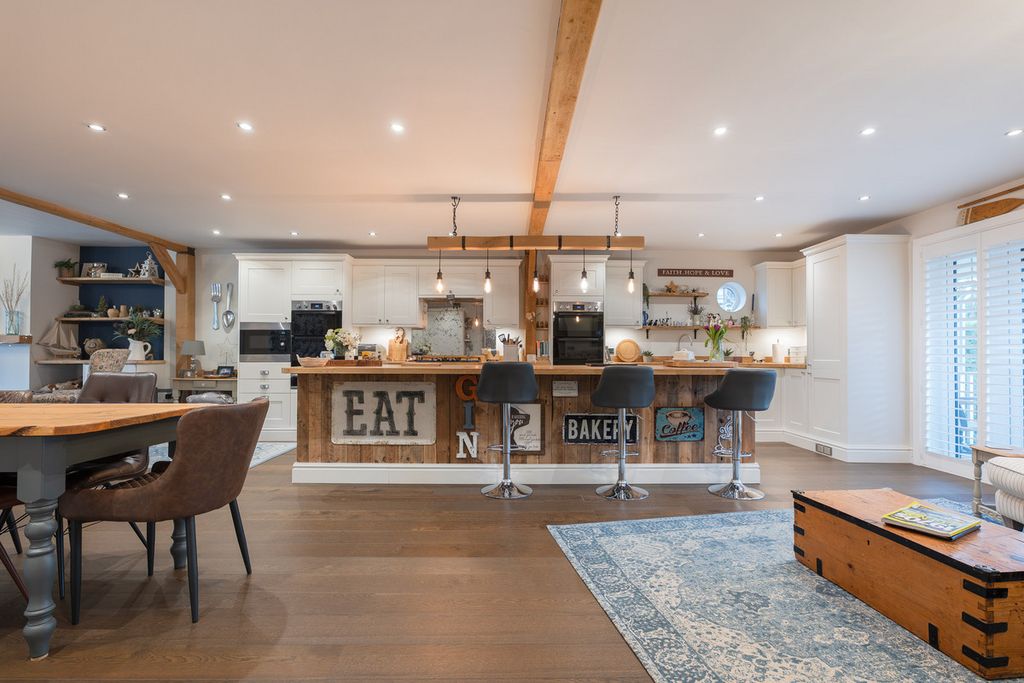 Property photo 3 of 22