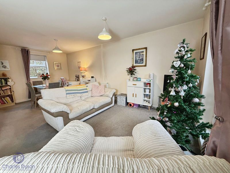 Property photo 2 of 8 Lounge