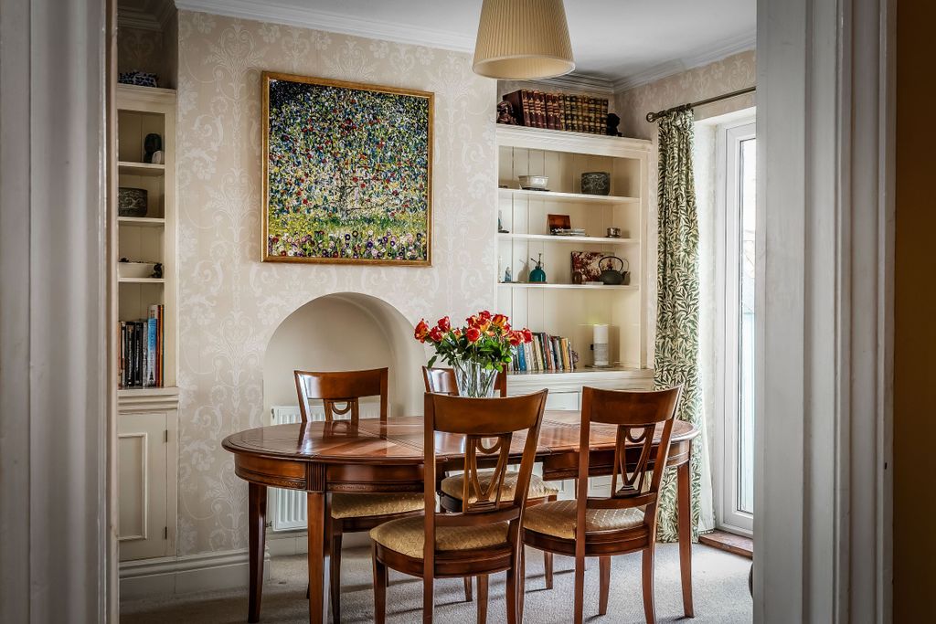 Property photo 2 of 31