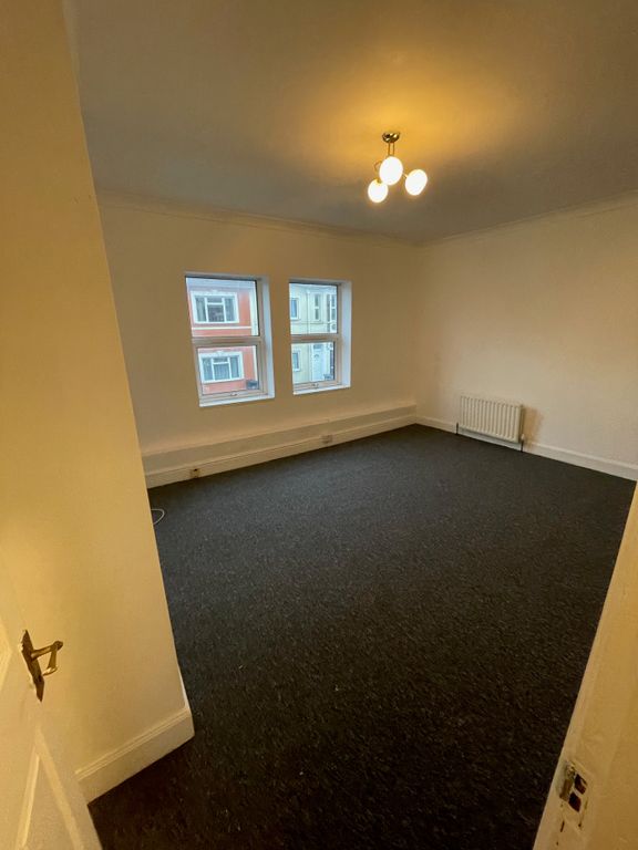 Property photo 3 of 10 A Spacious Living Room With Ample Natural Light An...