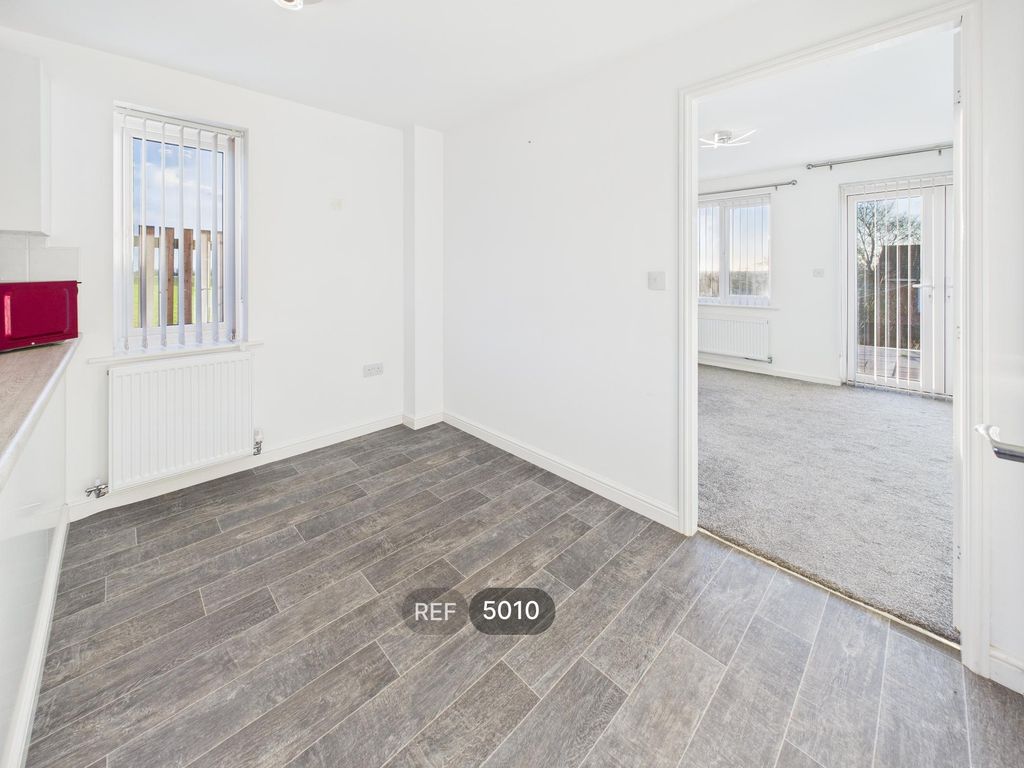 Property photo 3 of 12 Kitchen / Dining Room