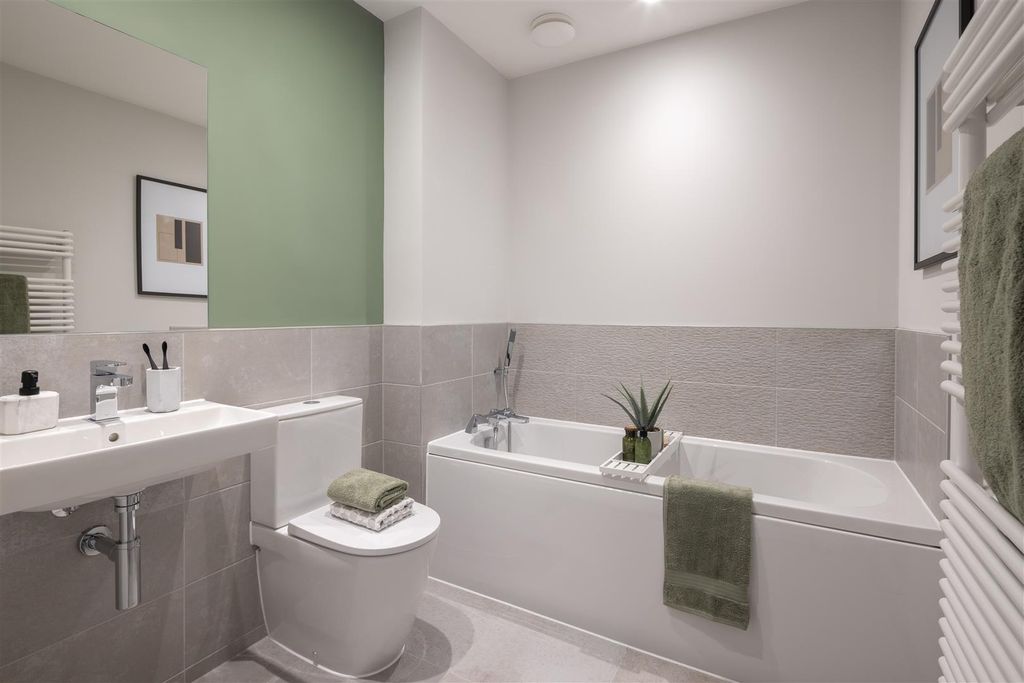 Property photo 2 of 9 Bathroom