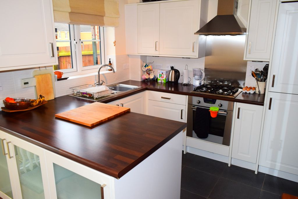 Property photo 2 of 12 Kitchen