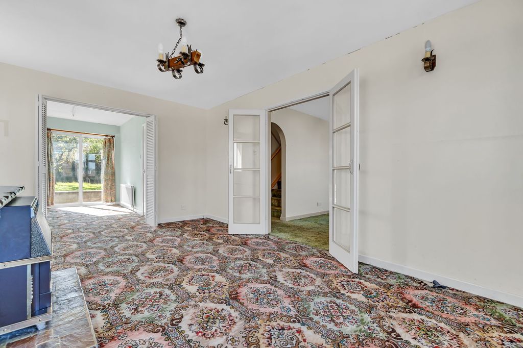 Property photo 3 of 18