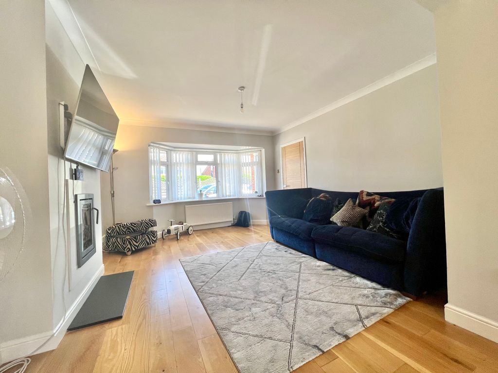 Property photo 2 of 11 Living Room
