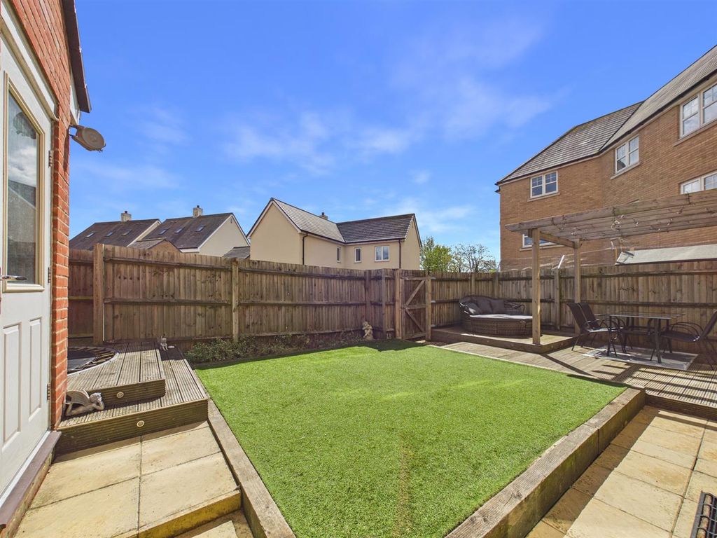 Property photo 2 of 16 Cam02435G0-Pr0229-Still037.Jpg