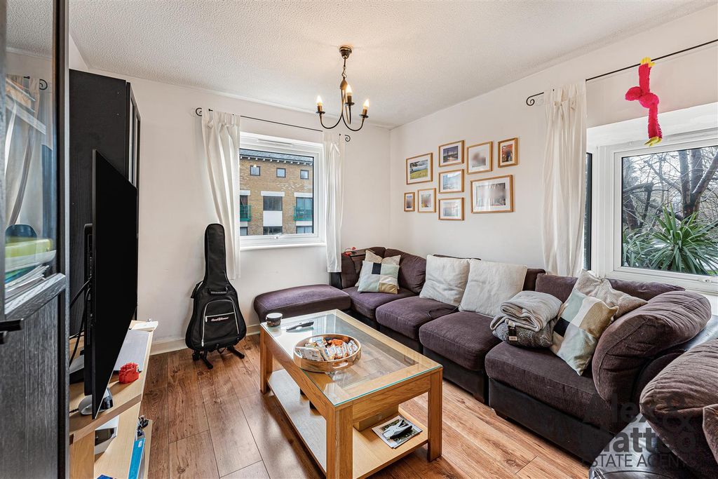 Property photo 2 of 14 Farrow Place