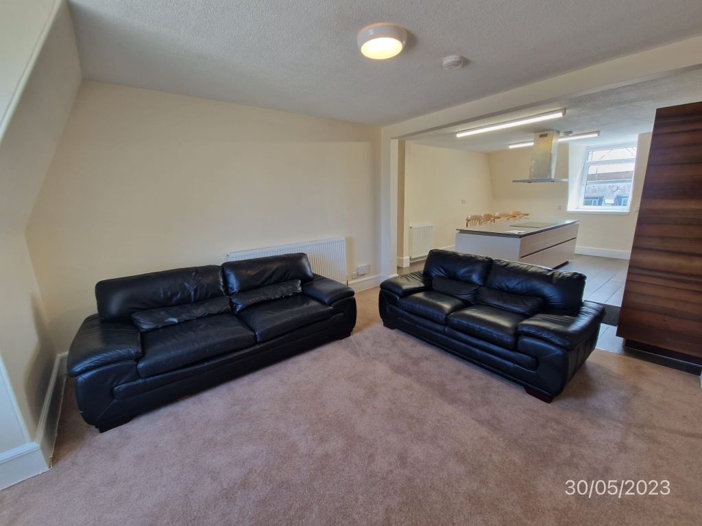 Property photo 2 of 11 Lounge/Kitchen Open