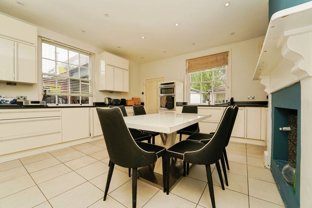 Property photo 2 of 17 Kitchen