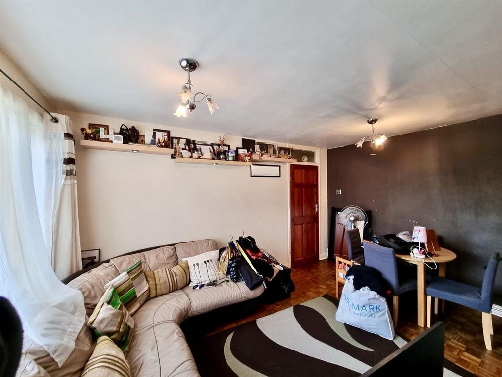 Property photo 3 of 13 E9089875-C110-4D2B-9454-0E4A84909464.Jpg