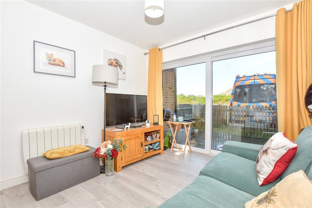 Property photo 3 of 7 Lounge