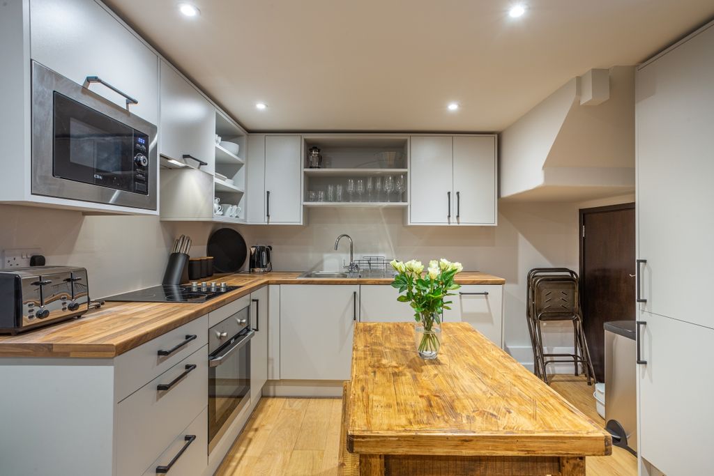 Property photo 2 of 11 -