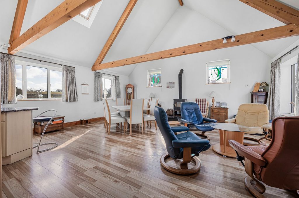 Property photo 3 of 27