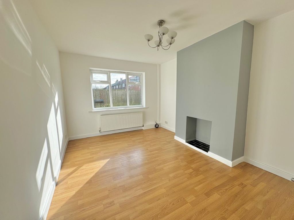 Property photo 2 of 12 3900A4Fb-7A04-47B0-B2E0-Fd60Ad623970