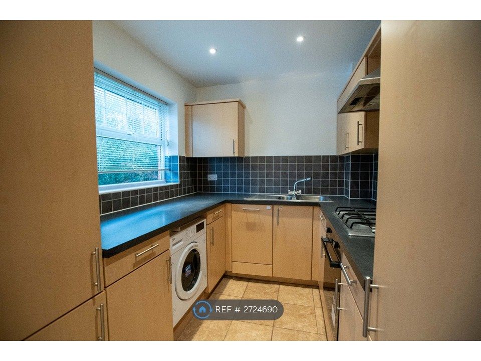 Property photo 3 of 12 Kitchen