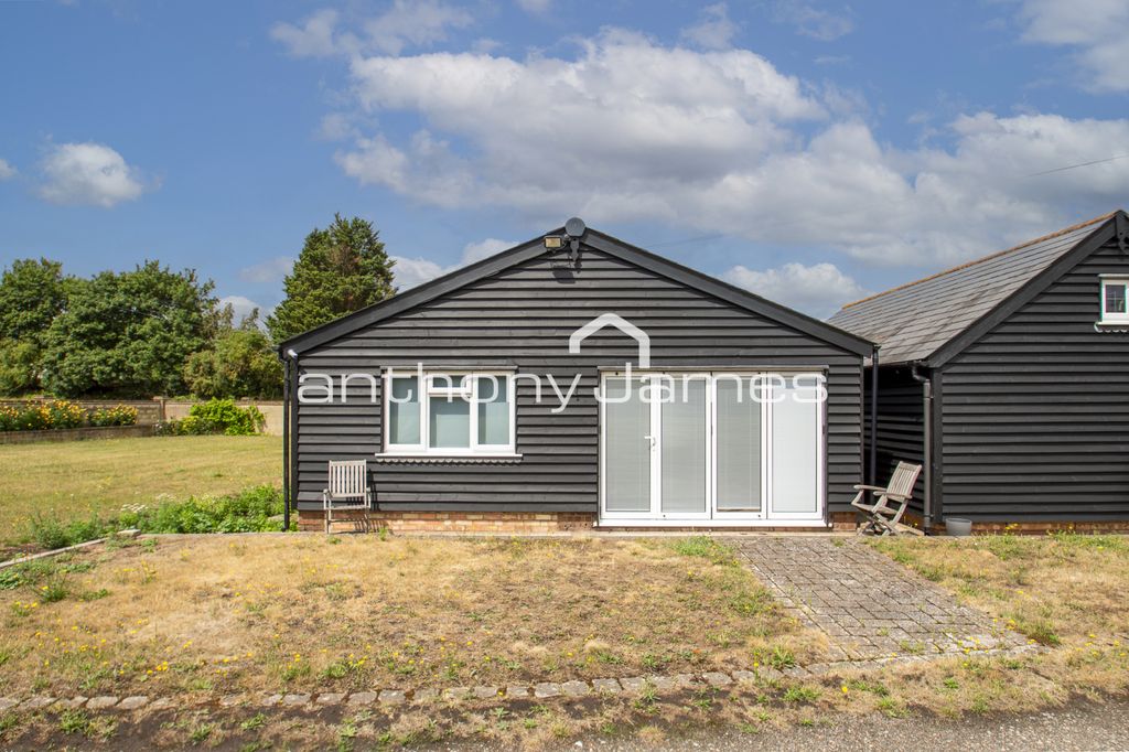 Property photo 1 of 9 Ayers Place Clements Street Swanley