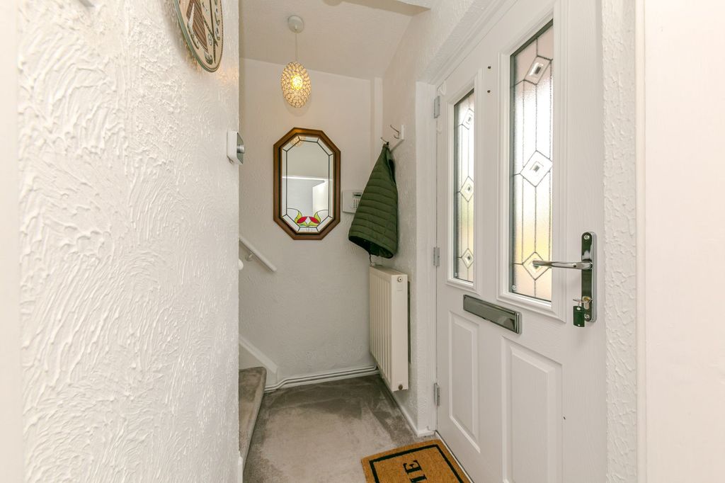 Property photo 2 of 33