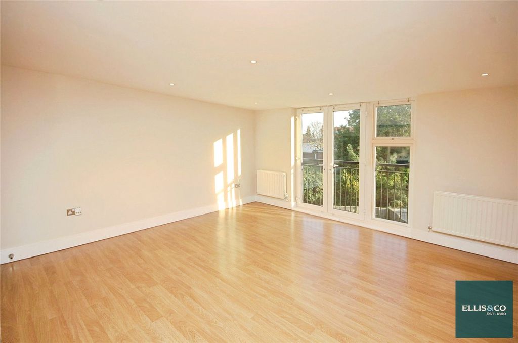 Property photo 2 of 11 Picture No. 16