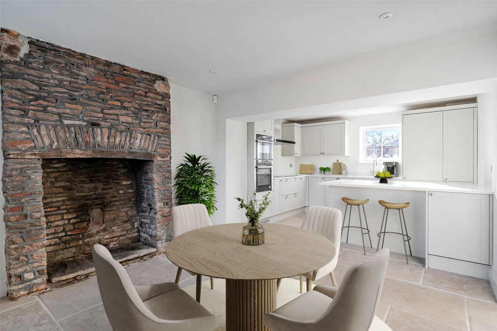 Property photo 3 of 14 Kitchen