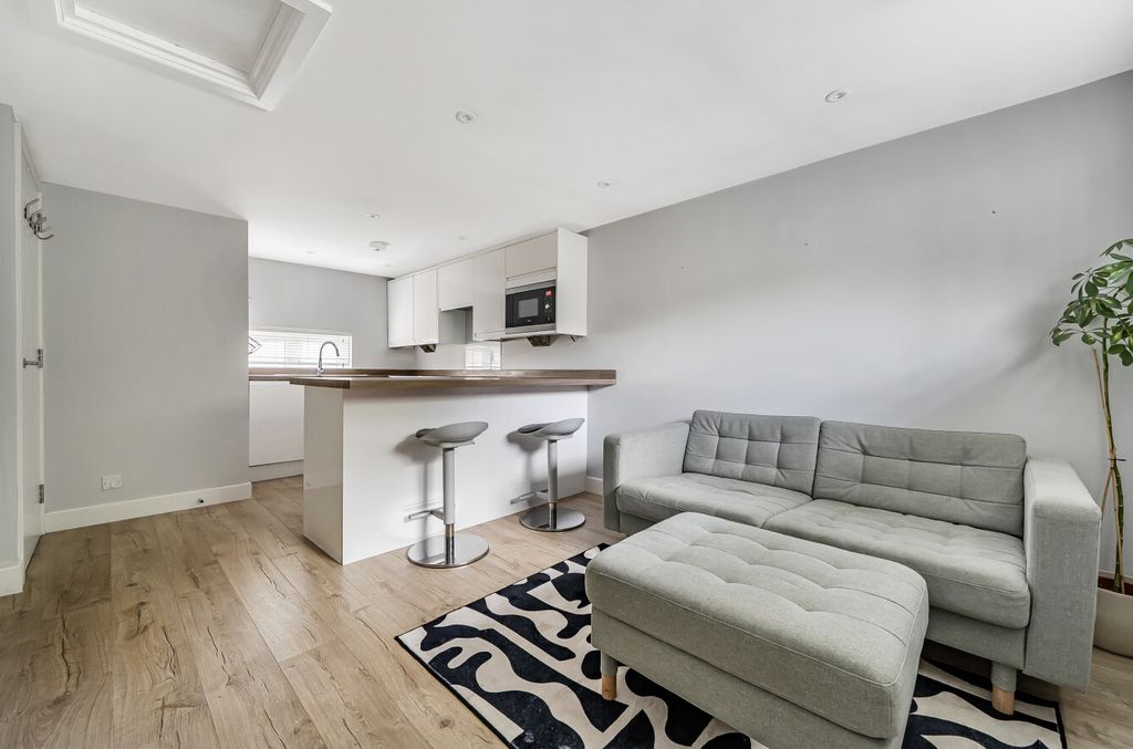 Property photo 2 of 15 1407486-11-697c93...