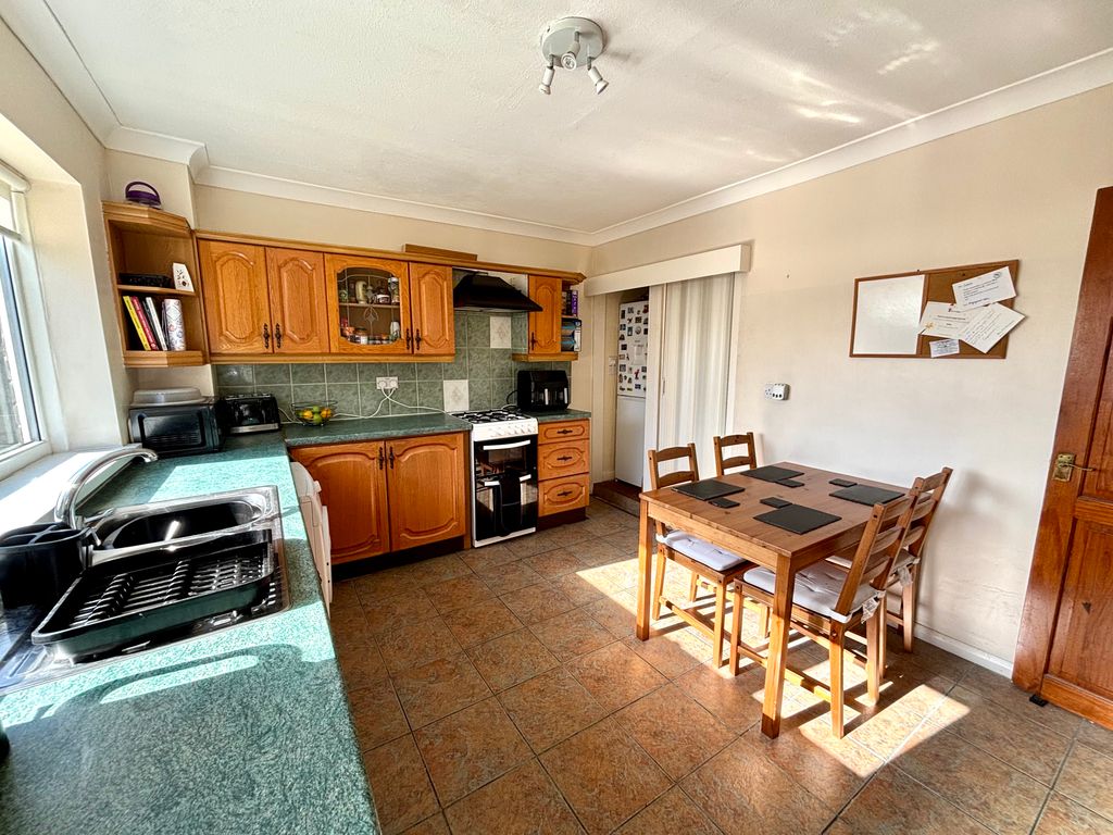 Property photo 3 of 12 Dining Kitchen