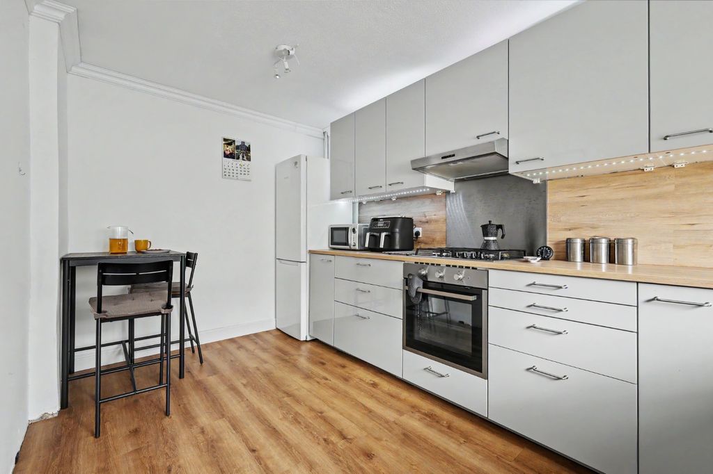 Property photo 2 of 14 5227284