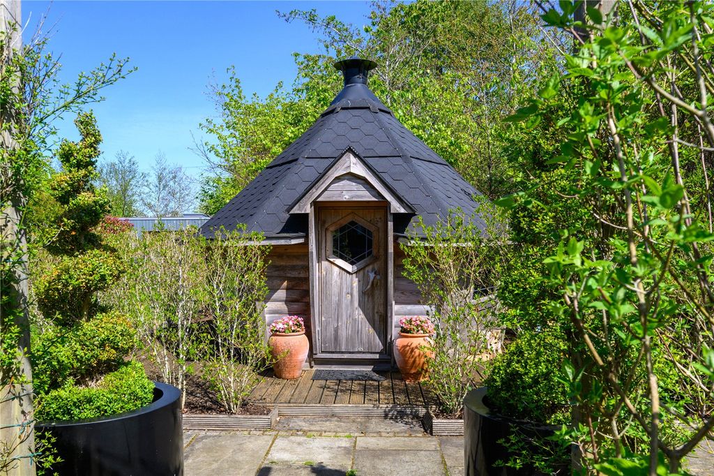 Property photo 3 of 42 Barbeque Hut