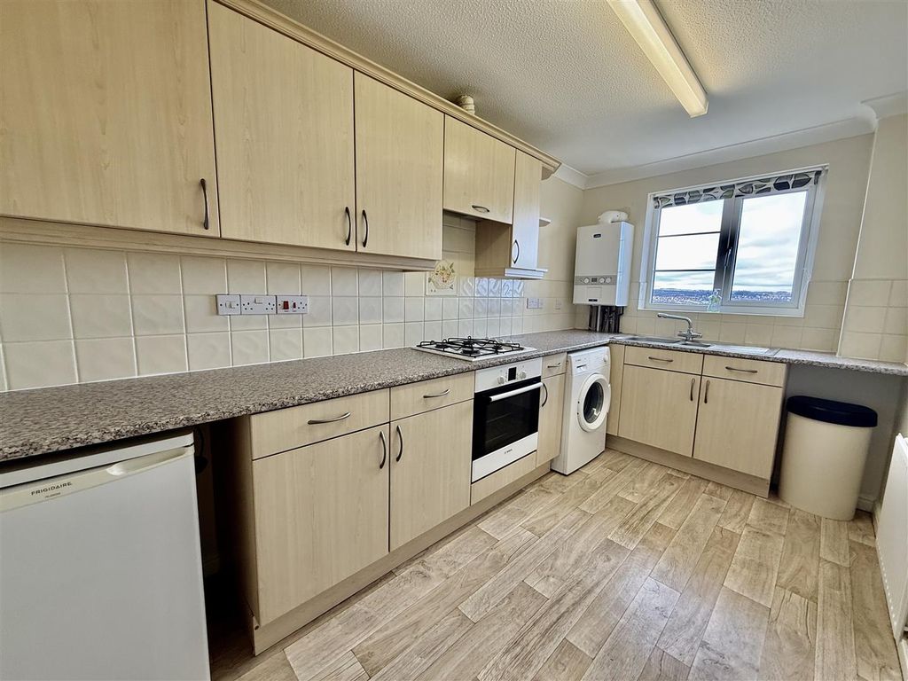 Property photo 2 of 9 Kitchen