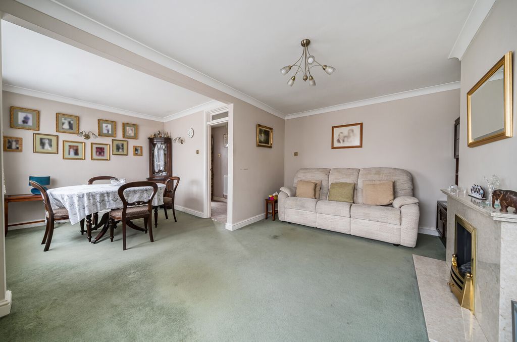 Property photo 3 of 18 1407889-12-699858...