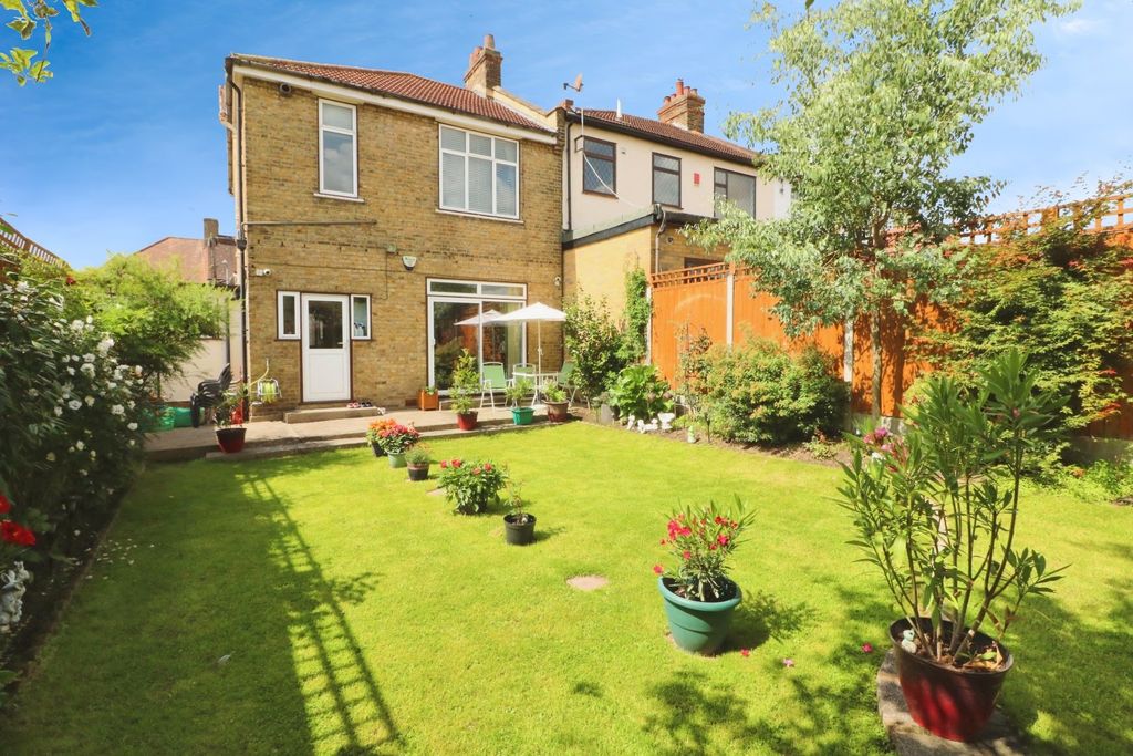 Property photo 3 of 25 Rear Garden