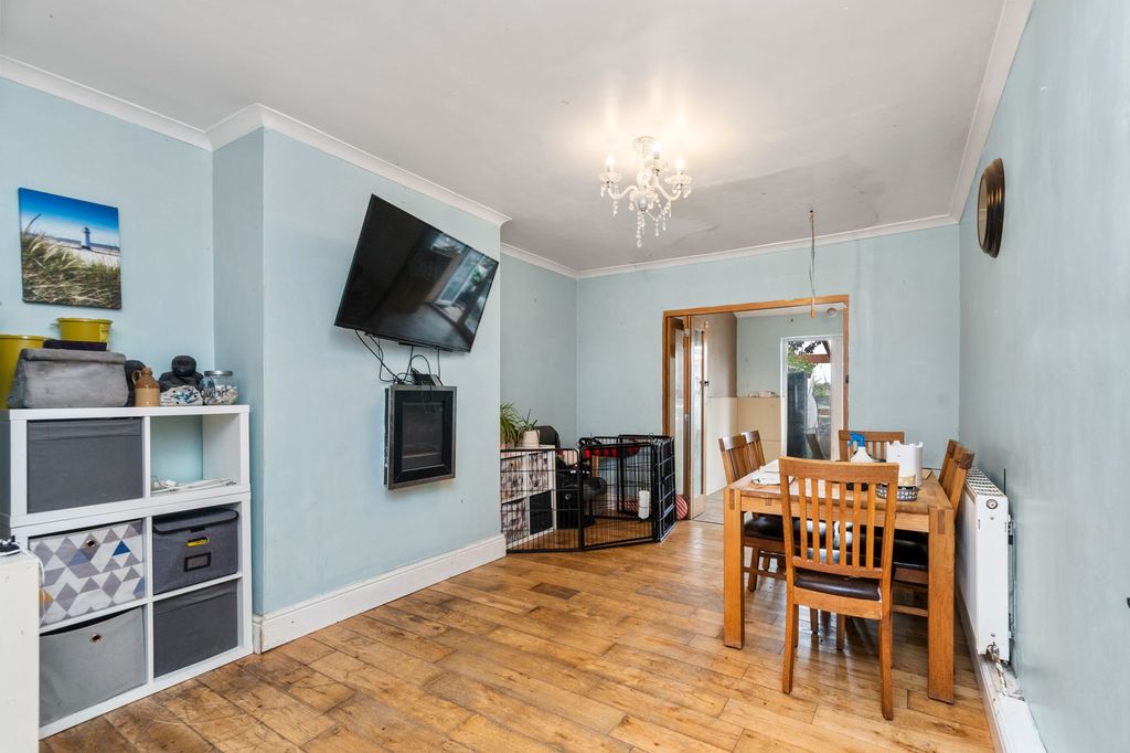 Property photo 2 of 20