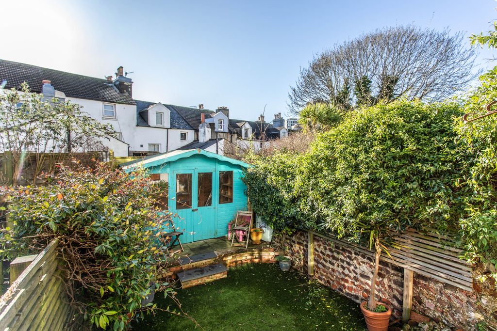 Property photo 2 of 28 19 Shaftesbury Road7