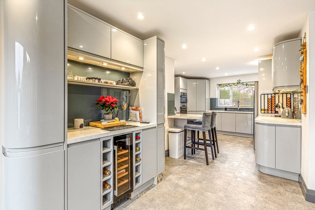 Property photo 2 of 24