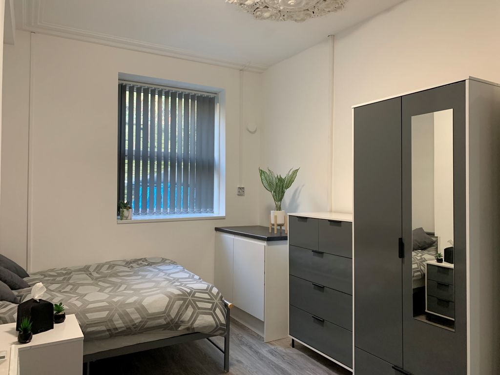 Property photo 1 of 2