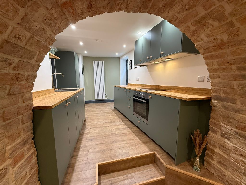 Property photo 1 of 10 Kitchen