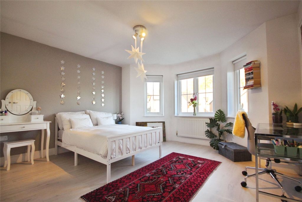 Property photo 2 of 25 Bedroom