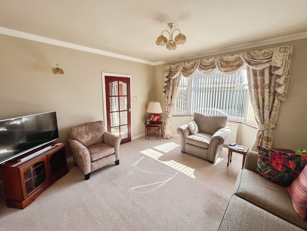 Property photo 2 of 19 Lounge