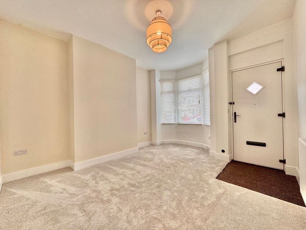 Property photo 3 of 27