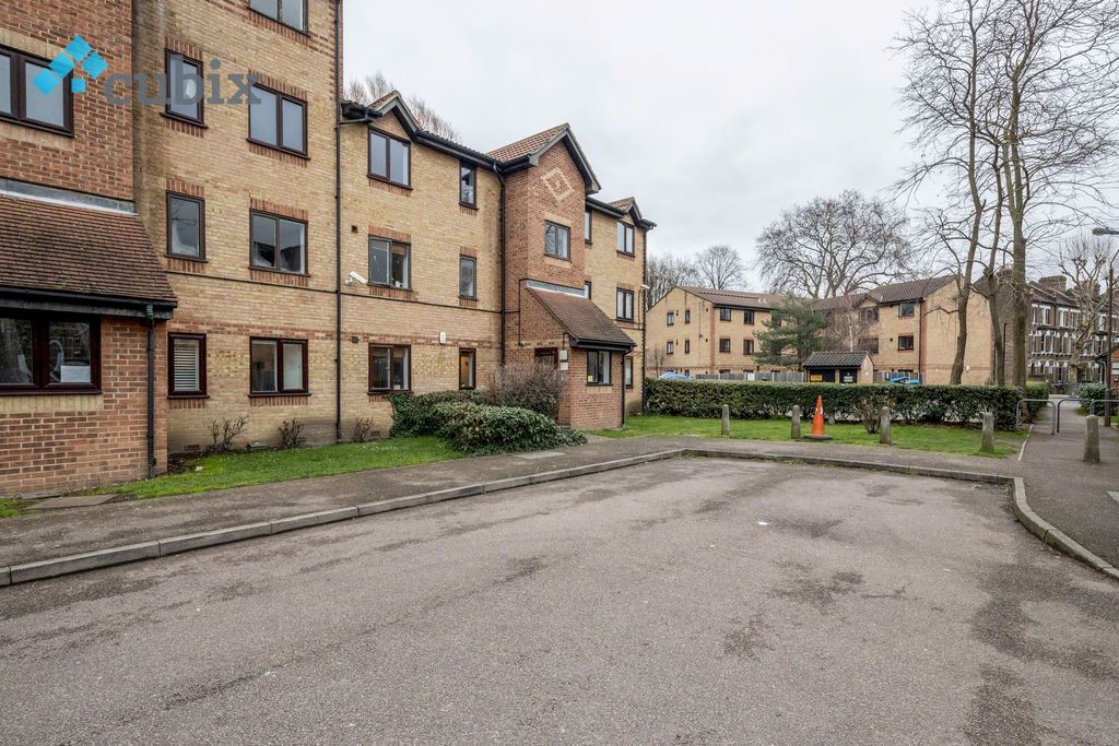 Property photo 1 of 24