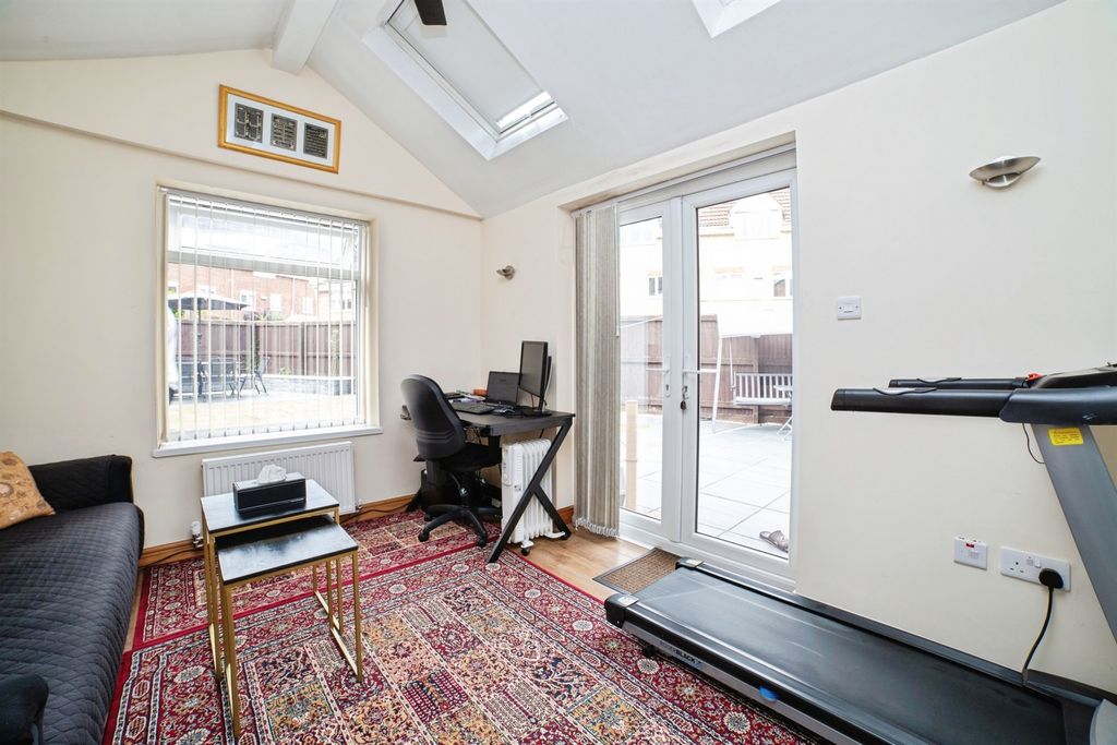 Property photo 3 of 18
