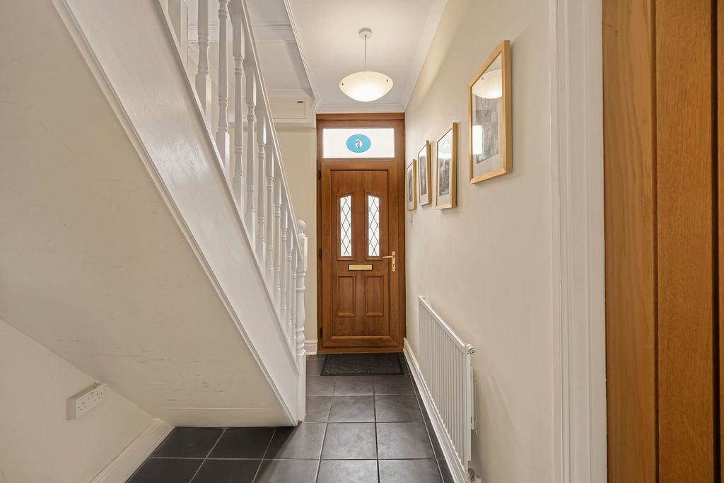 Property photo 3 of 34