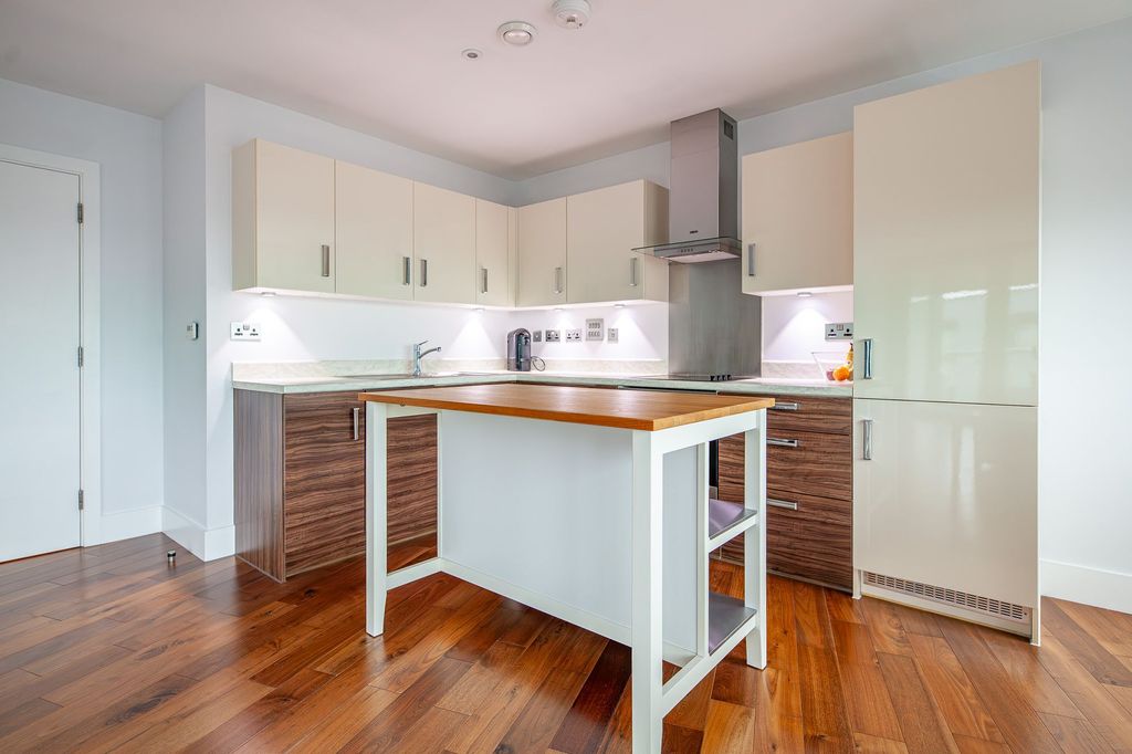 Property photo 3 of 14 Kitchen