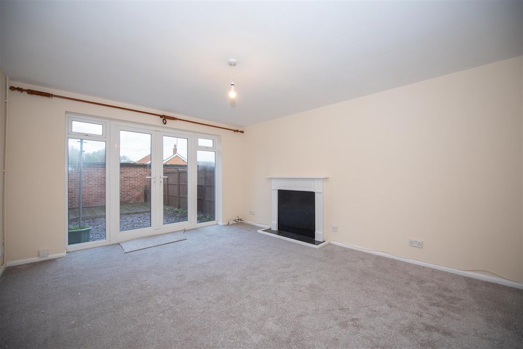 Property photo 2 of 8 Lounge